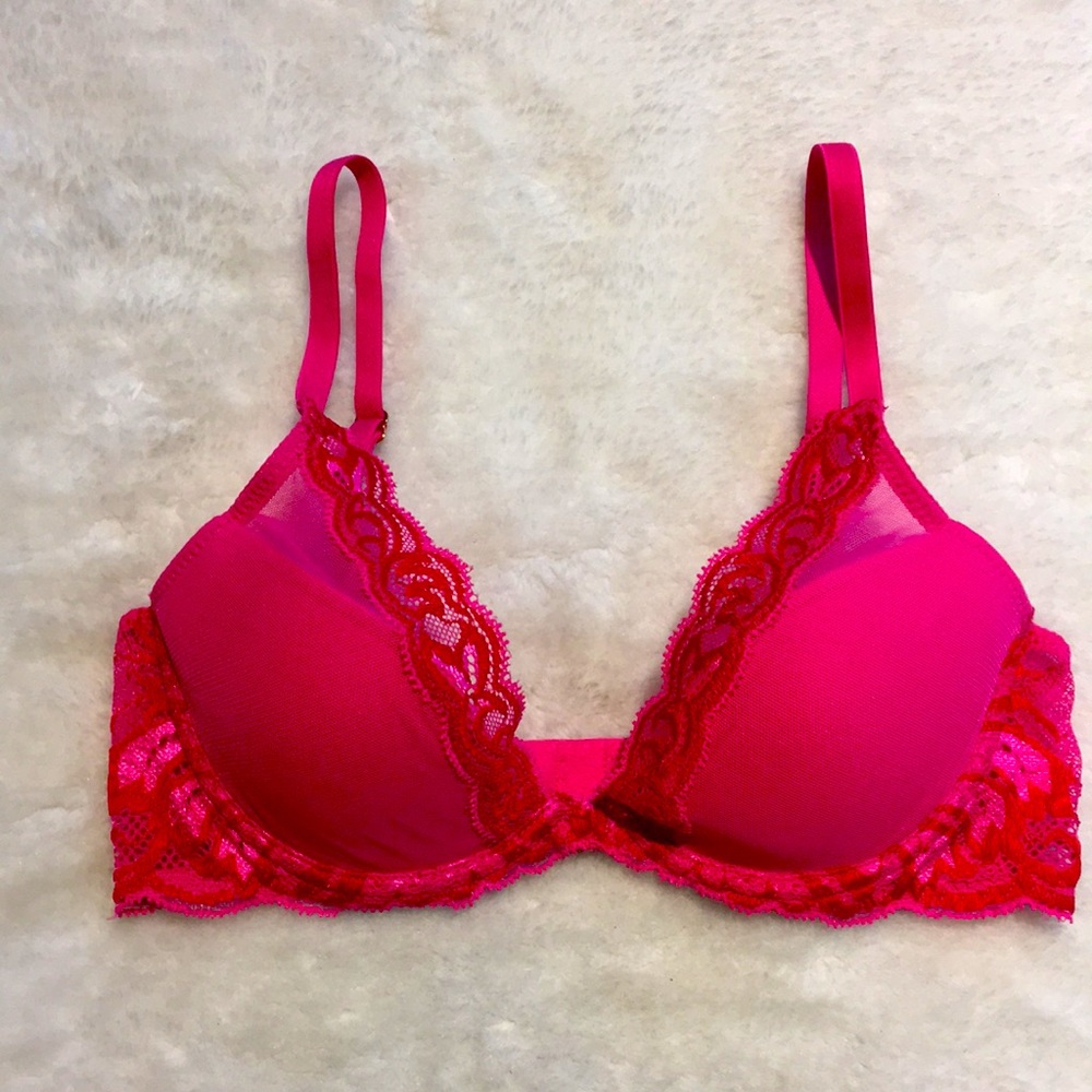 NWOT Natori Feathers Lace Bra